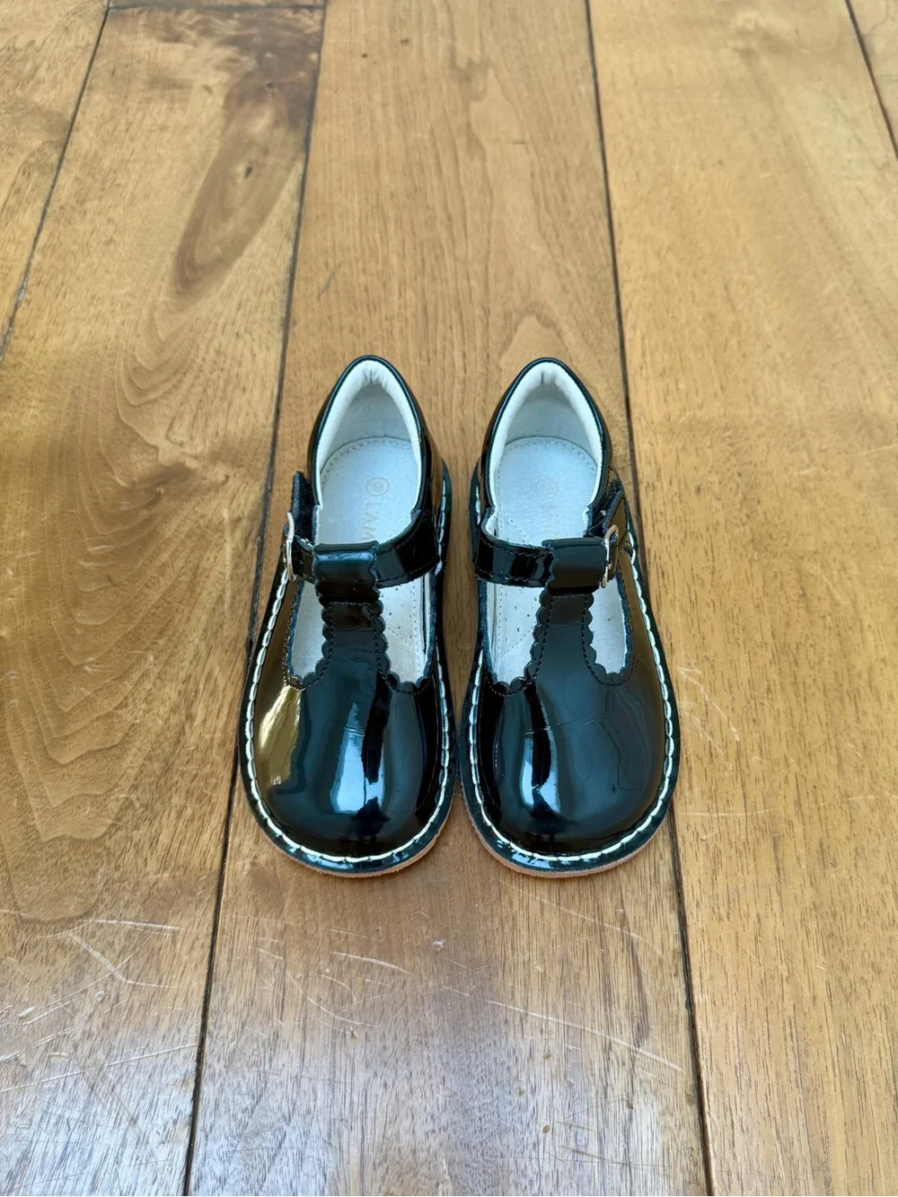 L’Amour Black Patent Leather Scalloped T-Strap Mary Jane Shoes Size 9 Worn Once